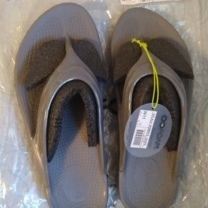NWT OOFOS Women's Oolala Sandal Flip-Flops Thong SLATE Size 12 or 13?